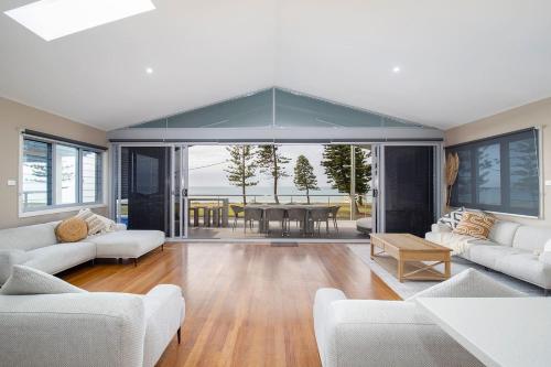 'Stockton Grande' A Sublime Beachfront Family Oasis