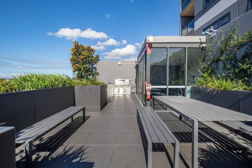 'Highpoint Lookout' A Cool Charlestown Square Abode