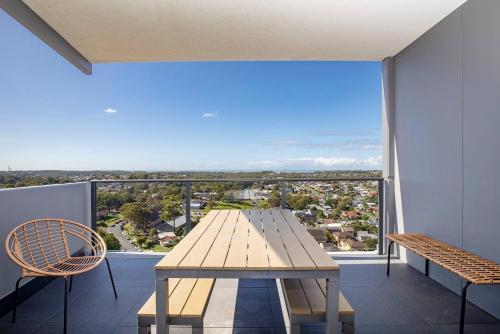 'Highpoint Lookout' A Cool Charlestown Square Abode