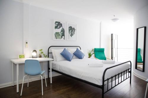 Loft-Style Living - Sophisticated Urban Retreat - image 2