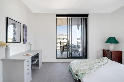 Bright Rockdale Escape near Bayside Beaches - image 7