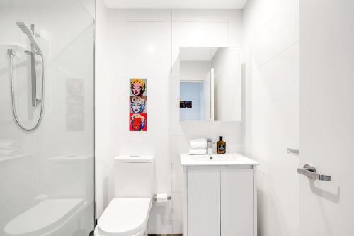 Bright Rockdale Escape near Bayside Beaches - image 4