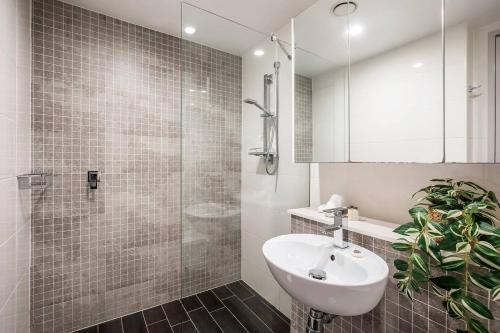 'The Patio' Live like a Local in Spacious Comfort - image 7