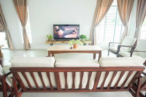 Habitat Homestay Large Semi-D House For 11-13Pax