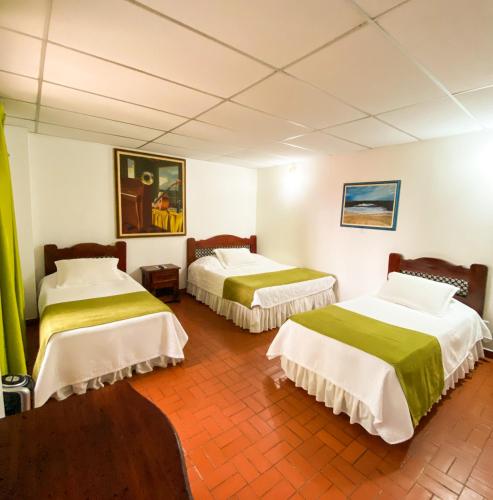 2 double beds, 1 twin bed