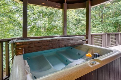 Gatlinburg Cabin Rental 3 Mi to Downtown in Gatlinburg, USA
