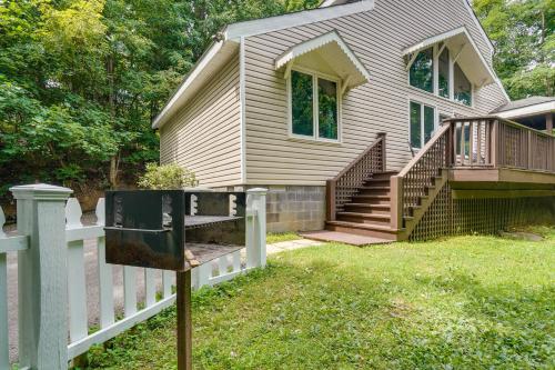 Gatlinburg Cabin Rental 3 Mi to Downtown in Gatlinburg, USA