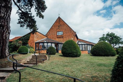 Udvendig, Seckford Hall Hotel and Restaurant in Woodbridge