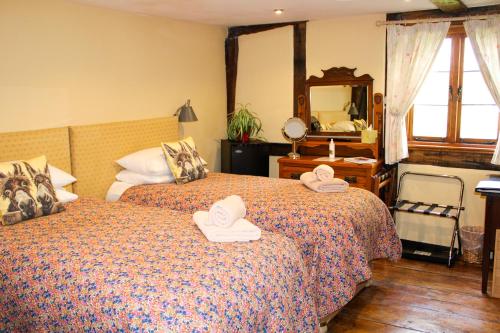 Huntlands Farm Bed & Breakfast - image 2