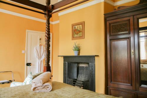 Huntlands Farm Bed & Breakfast - image 4