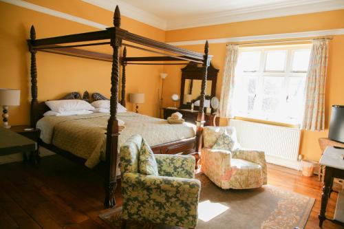 Huntlands Farm Bed & Breakfast - image 3