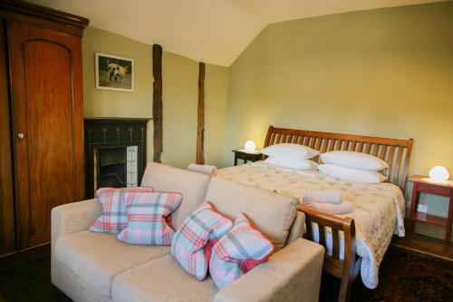 Huntlands Farm Bed & Breakfast - image 13