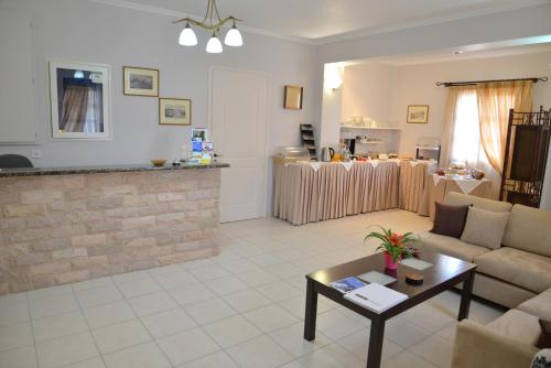 Shared lounge/TV area, Konstantinos in Milos Island