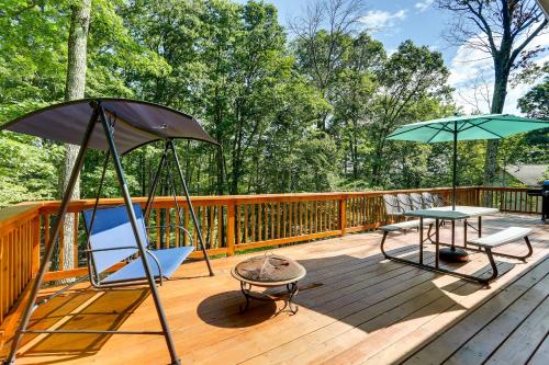 Walk to Lake Wallenpaupack: Poconos Vacation Home in Lakeville (PA)
