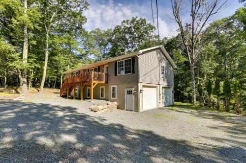 Walk to Lake Wallenpaupack: Poconos Vacation Home in Lakeville (PA)
