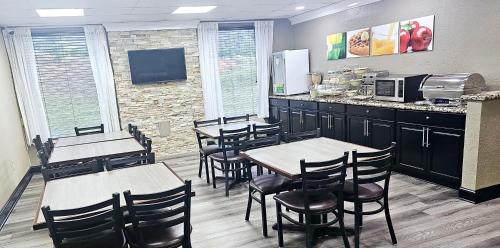 Quality Inn & Suites - image 42