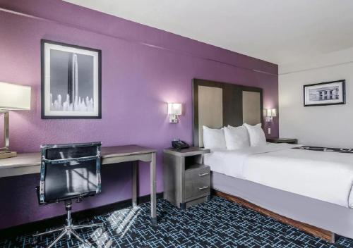 La Quinta by Wyndham Kansas City Airport - image 11