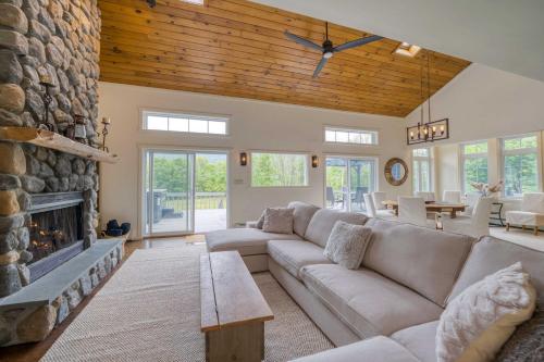 'The Mountain House' Windham Retreat with Hot Tub! - Windham