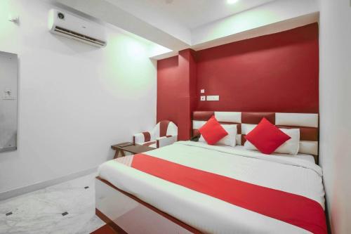 Super OYO Flagship Red Stone Near Netaji Subhash Chandra Bose International Airport