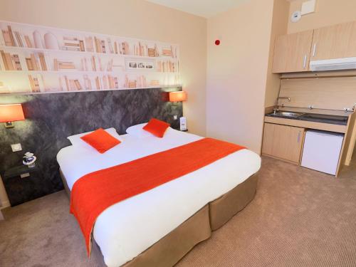 4 twin beds