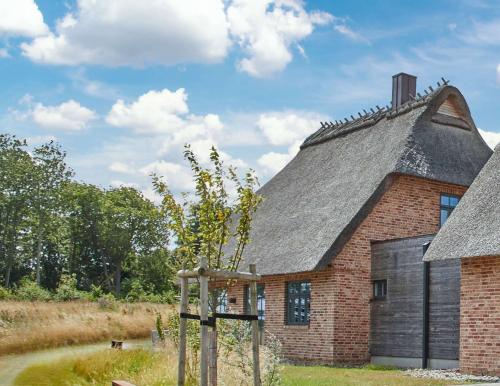 Reetdorf Geltinger Birk Malerhaus Leuchtturm in Nieby, Deutschland