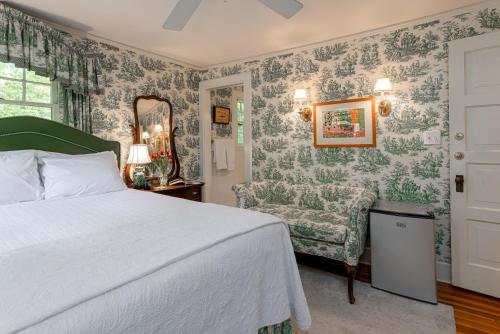 Pinecrest Bed & Breakfast