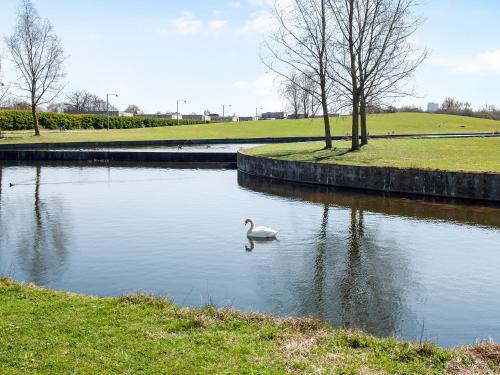 Sanders Charm - Chic 2-Bdr Apt w Shared Garden - image 12