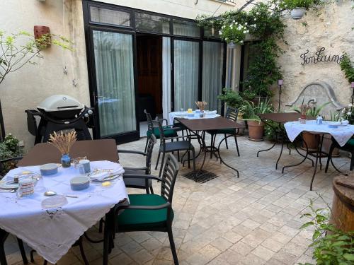 Ételek és italok, La Cour Carree in Rustrel