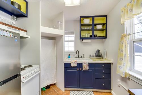 Charming Dtwn Retreat 1 Mi to Ocean Springs Beach in Ocean Springs, USA
