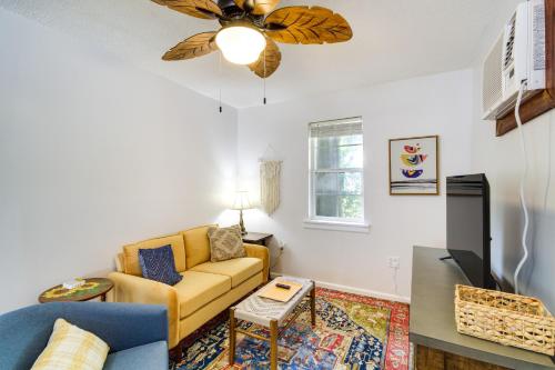 Charming Dtwn Retreat 1 Mi to Ocean Springs Beach in Ocean Springs, USA