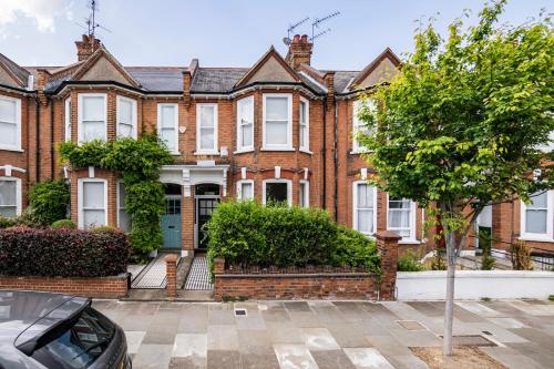 Exterior view, 4 BR Edwardian family house wgarden, Notting Hill in Notting Hill