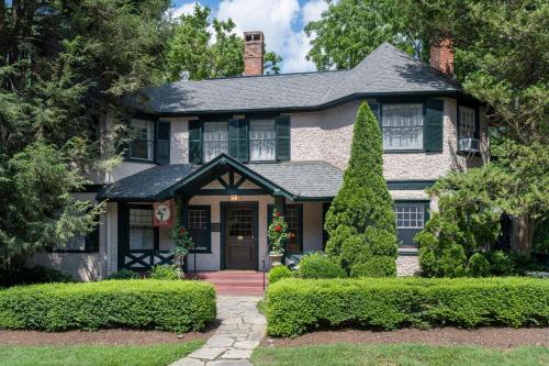 Pinecrest Bed & Breakfast - 숙소 외관