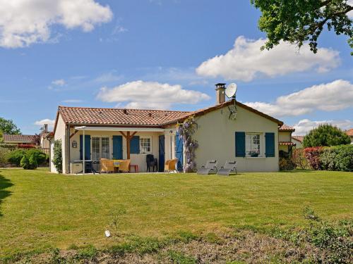 Villa with garden near beautiful golf course - Location, gîte - Vasles