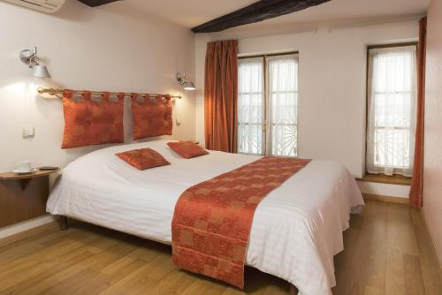 Le Saint Michel Le Saint Michel is perfectly located for both business and leisure guests in Sedan. The hotel offers a wide range of amenities and perks to ensure you have a great time. Free Wi-Fi in all rooms, facil