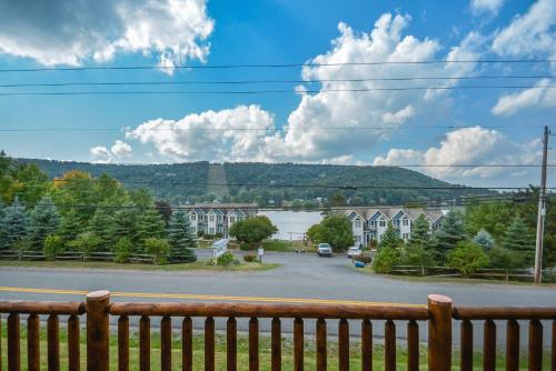 Cedar Shores Villa 12 in McHenry, USA