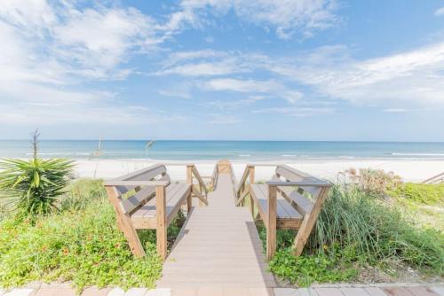 Island Time -- Oceanfront Bliss in Crescent Beach