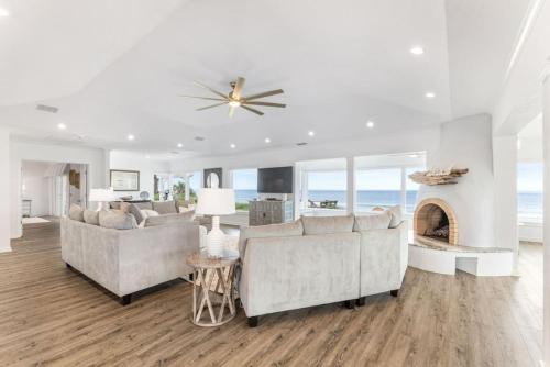 Island Time -- Oceanfront Bliss in Crescent Beach