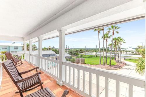 Island Time -- Oceanfront Bliss in Crescent Beach