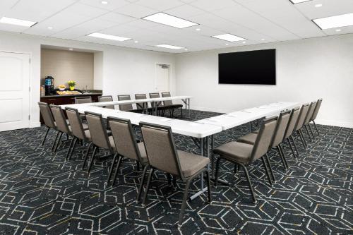 Homewood Suites by Hilton Portsmouth - image 11