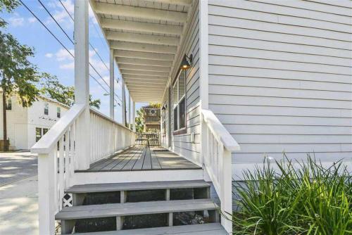 Peaceful Porch Perfect Downtown Retreat in St. Augustine, USA