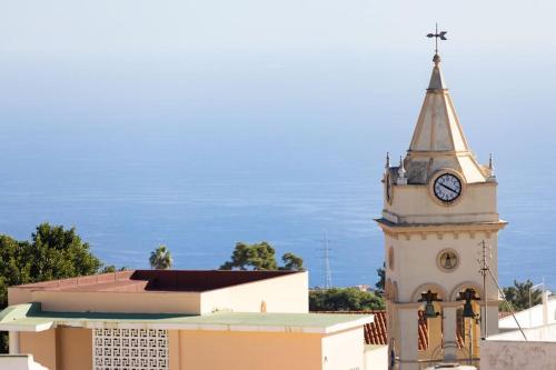 Ático. Vistas al mar y montaña.