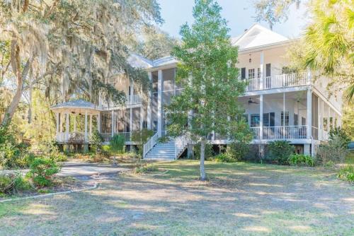 Fern Oaks Estate 15 Acres sleeps 30 in Georgetown, USA
