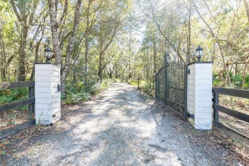 Fern Oaks Estate 15 Acres sleeps 30 in Georgetown, USA