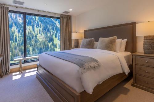 487700022 The Snowpine Lodge