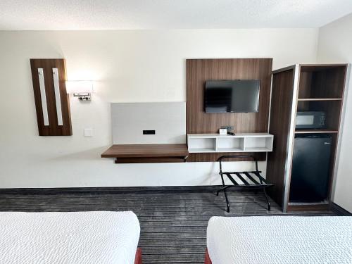 Ramada by Wyndham Lithia Springs Atlanta - image 8