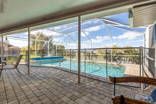 Waterfront Villa Custom Heated Pool & Great Outside Space - Villa Del Cattos - Roelens Vacations - image 14