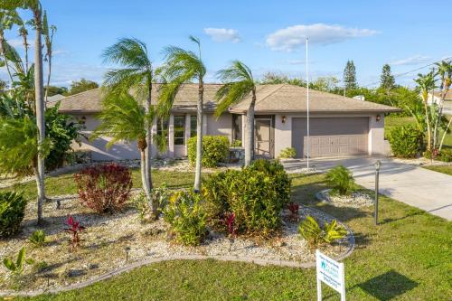 Waterfront Villa Custom Heated Pool & Great Outside Space - Villa Del Cattos - Roelens Vacations - image 7