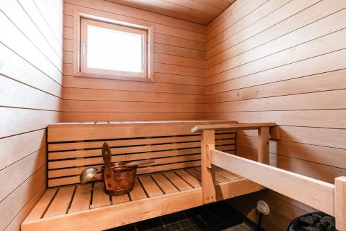 Vitosjussi in 海門林納