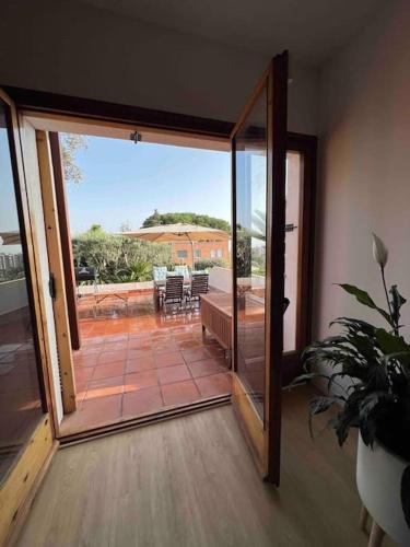 Erkély/terasz, Casa familiar en la playa con piscina in Teià