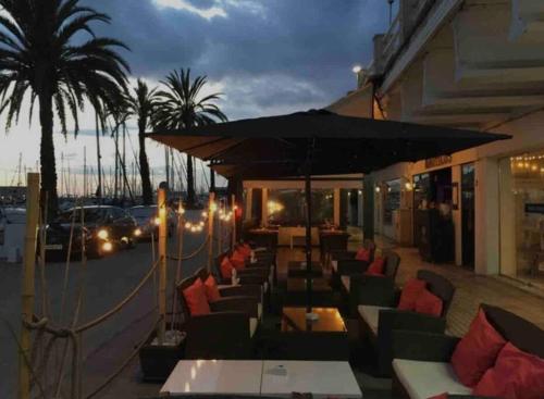 A környék, Casa familiar en la playa con piscina in Teià